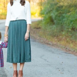 Joy Joy Pleated Midi skirt